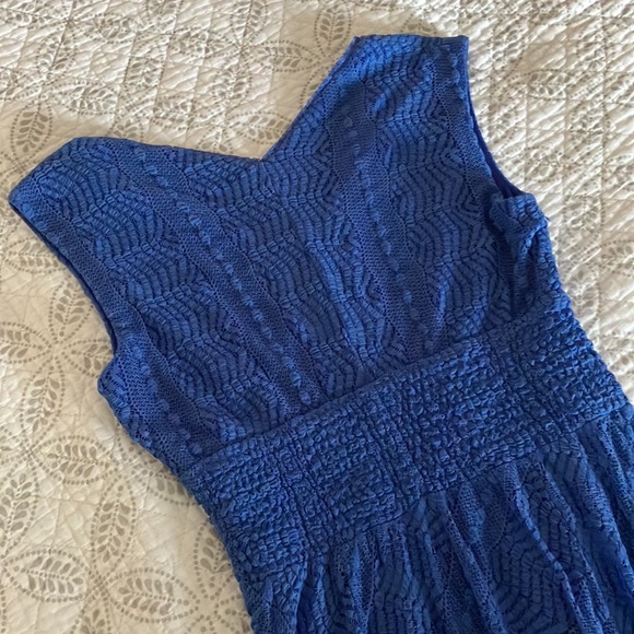 Periwinkle Blue Lace A-Line V-Neck MIDI Dress - Picture 10 of 11